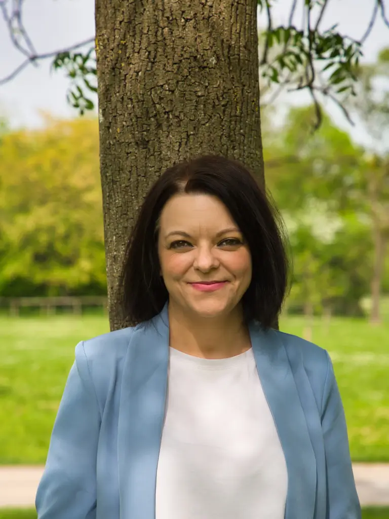 Alice Rovesti Psicologa Clinica a Bologna in un parco
